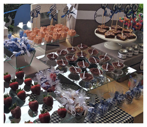 Mesa de dulces Baby Shower Cereal, fresas con chocolate, brownies, recuerditos
