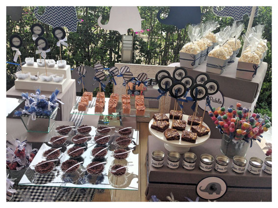 Mesa de dulces Baby Shower Cereal, paletas, palomitas, brownies